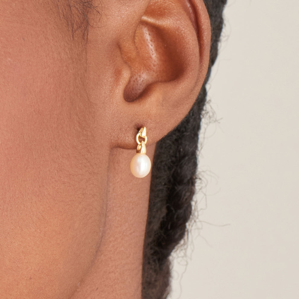 Boucles d'oreilles pendantes en or et perles